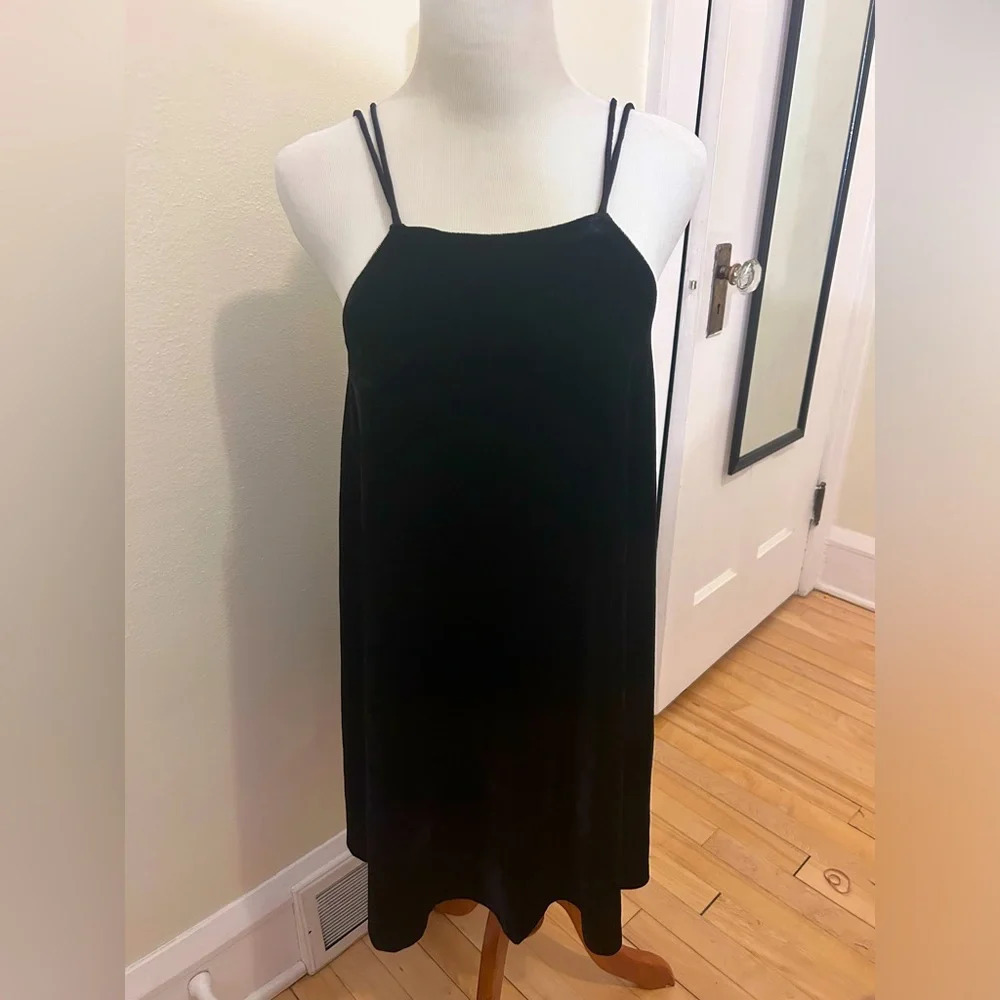 Kimchi Blue Velvet Little Black Dress Size XS‎